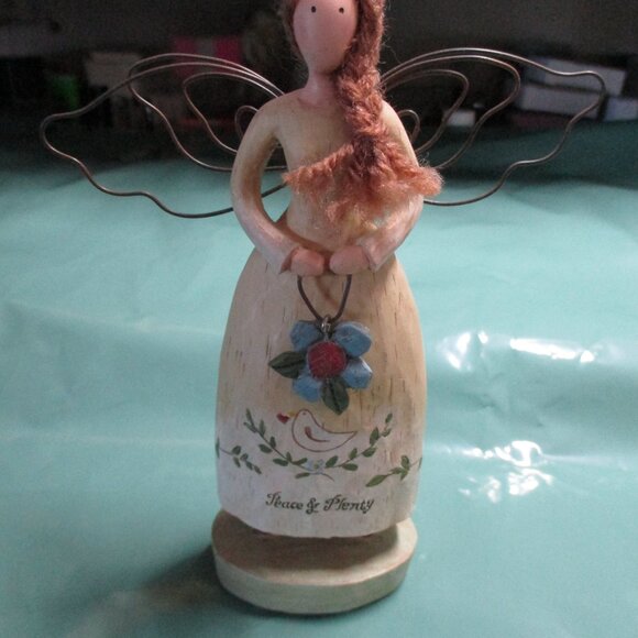 Country Gatherings 21439 Peace and Plenty Angel Figurine - Picture 4 of 8